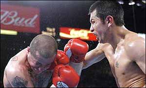 Marco Antonio Barrera hammers Johnny Tapia with a right hand