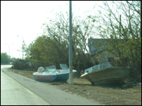 Furacão Katrina arrastou barcos para a estrada