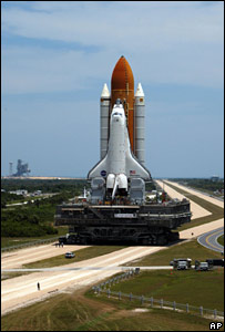 انتقال شاتل به سوی سکوی پرتاب