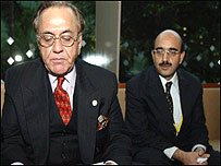 पाकिस्तान के विदेश मंत्री ख़ुर्शीद कसूरी और प्रवक्ता मसूद ख़ान