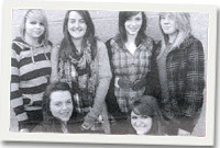 Y merched sy'n aelodau o Ysgol Theatr Maldwyn