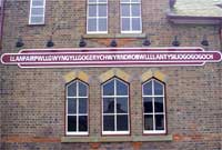 Enw o fri - ond mae yna rai eraill diddorol  hefyd