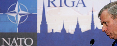 ياب دهوپ شفر دبير کل ناتو، در نشست ريگا